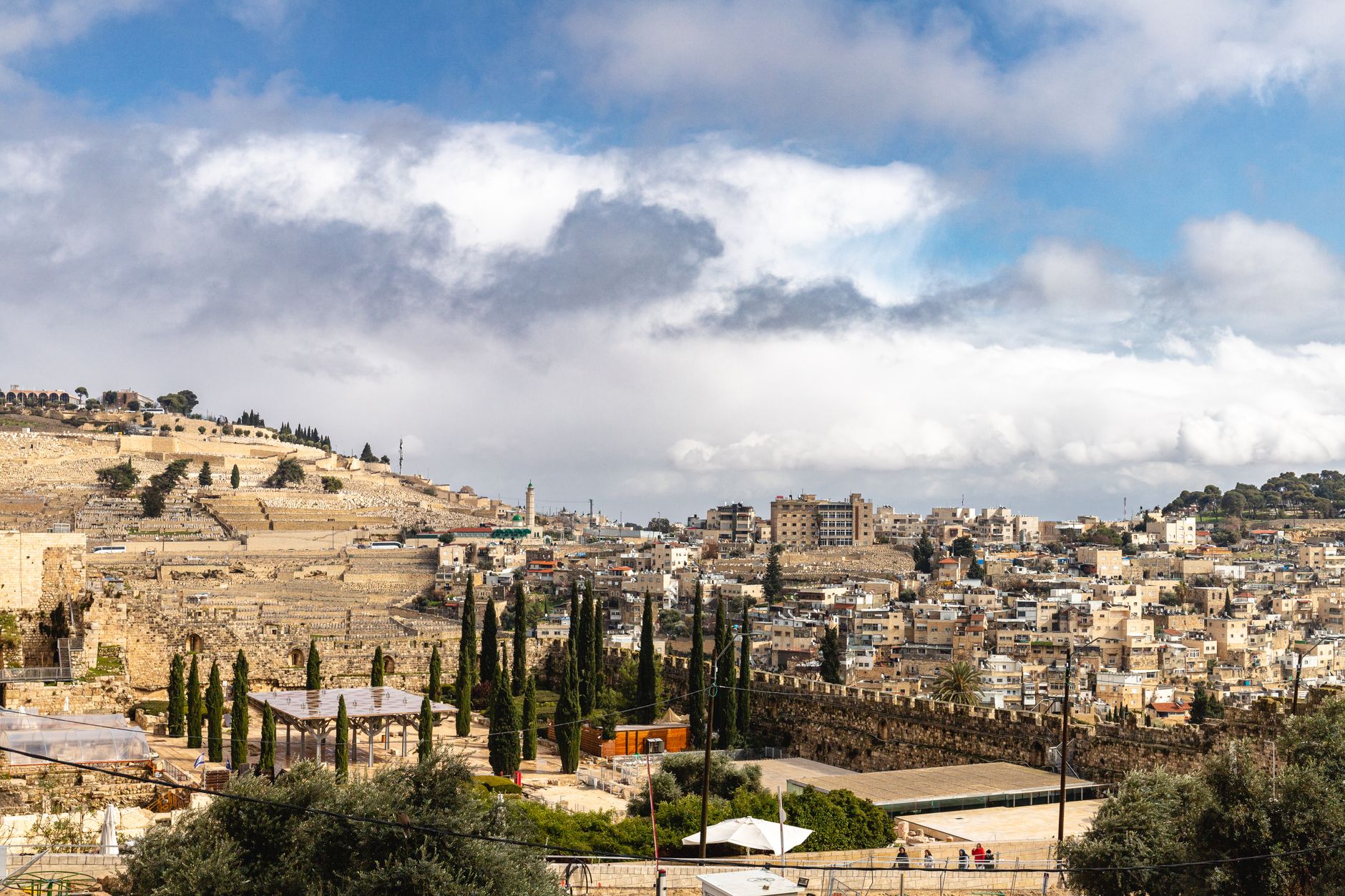 Hebrew translation services for Israel-linked documents, legal files and official communication by Enuncia Global