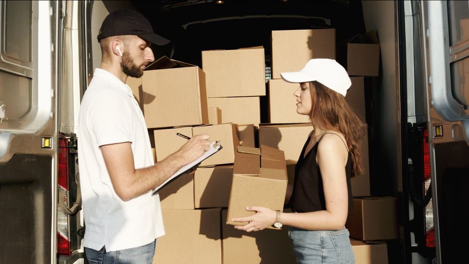 Logistics & Courier industry services visual for Enuncia Global
